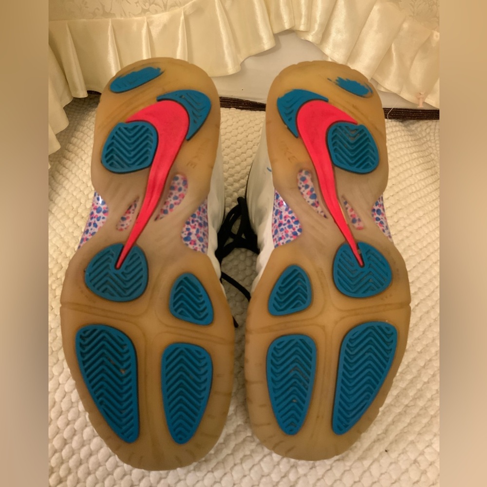NIKE - Picture 6 of 8